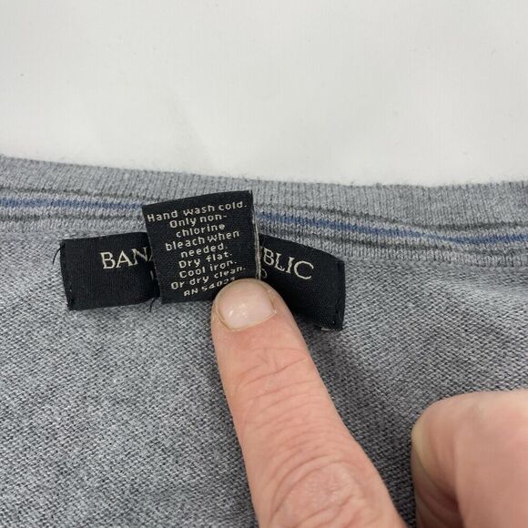 Banana Republic Sweater Men's Large Gray Silk Knit Long Sleeve V-Neck Cashmere - Picture 4 of 9